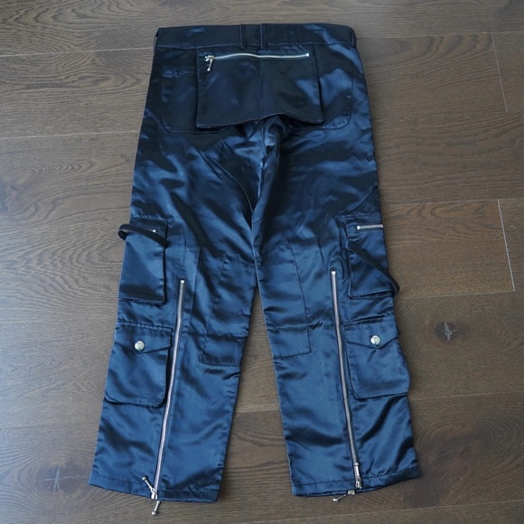 Youth in Balaclava trousers - Picture 2 of 8